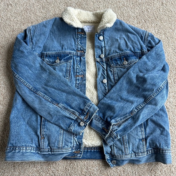 Old Navy Sherpa Lined Jean Jacket - Picture 3 of 8